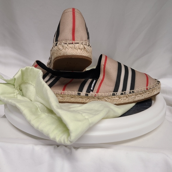 NWT Burberry Espadrilles Size 9.5